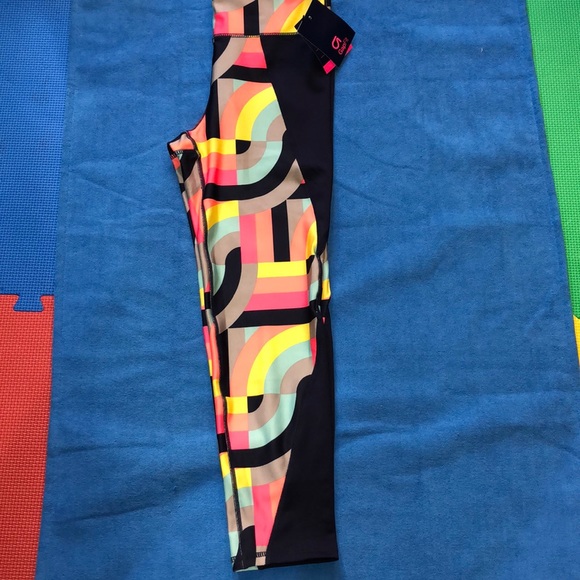 Gap Fit Capri Colorblock Leggings for Girls - Picture 2 of 8